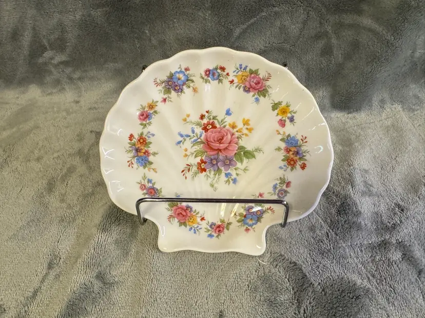 VTG Royal Stafford Fine Bone China Shell 6” Trinket Dish England Pink Rose EUC
