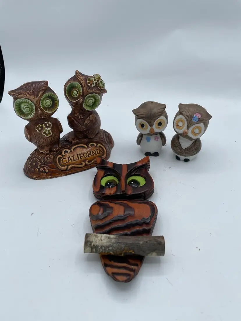 Lot of owl decor. 2 sets of s&p shakers and 1 small wall piece