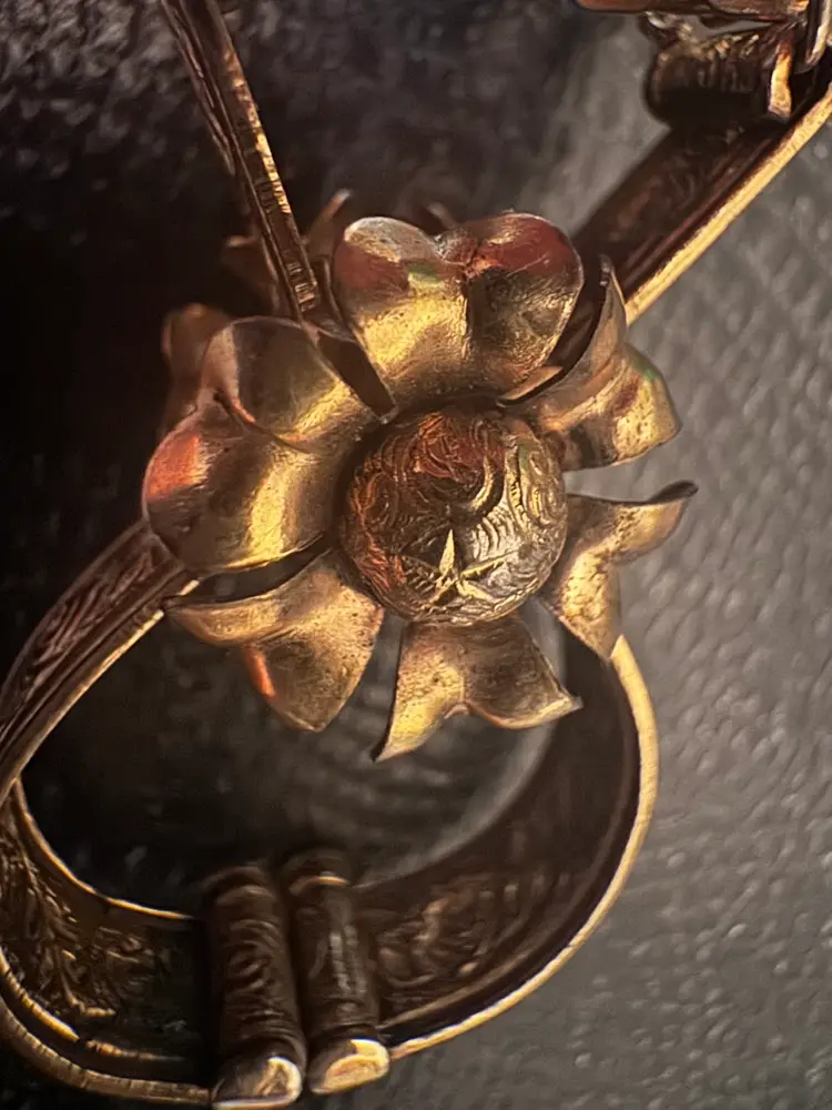 Vintage Floral Gold Tone Dress Clip Glove Handkerchief Holder