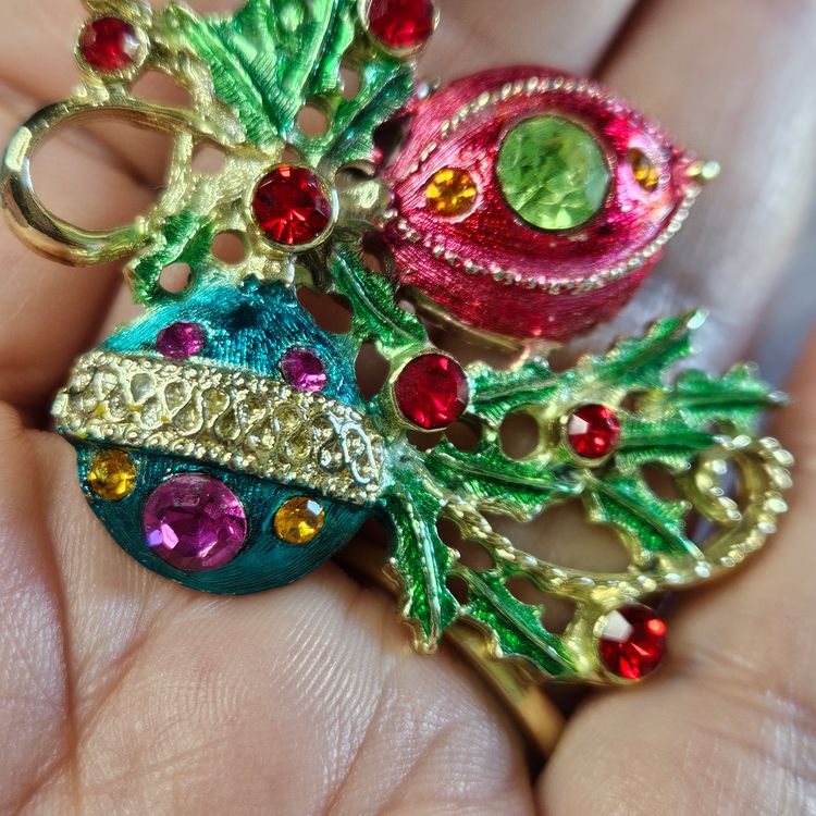 Ornaments and Greenery Brooch.