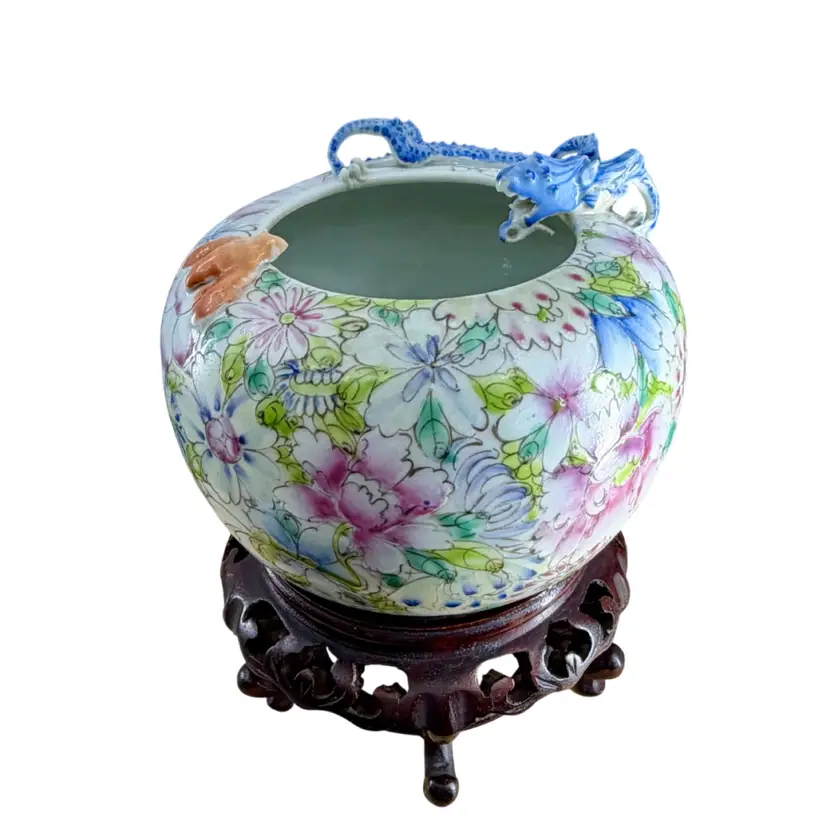 Antique Chinese Famille Rose Millefleur Brush Washer/planter with Blue Dragon Red Bat & Wood Stand (circa 1890s–1930s) READ
6.75” T (with stand) x  5.25” W