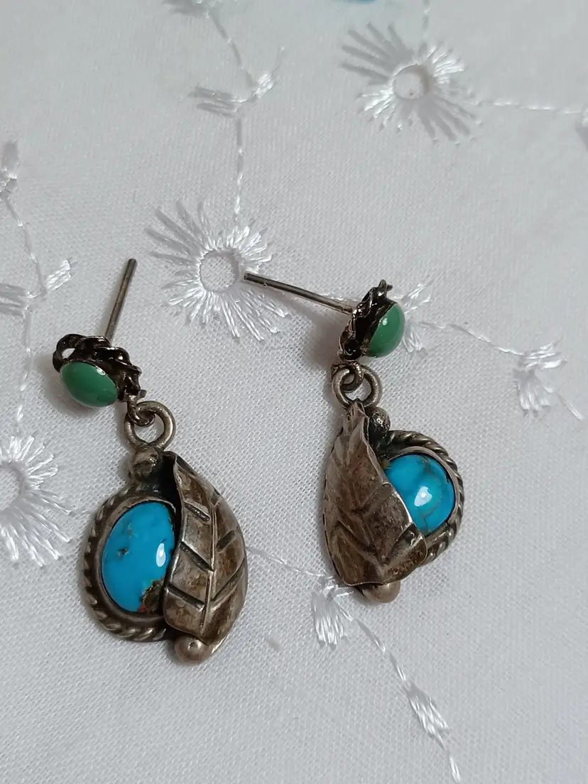 Beautiful vintage silver and turquoise earrings