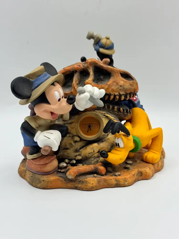 Disney Animal Kingdom Big Dig Boneyard Figurine Mickey Goofy Pluto Dinosaur Clock
