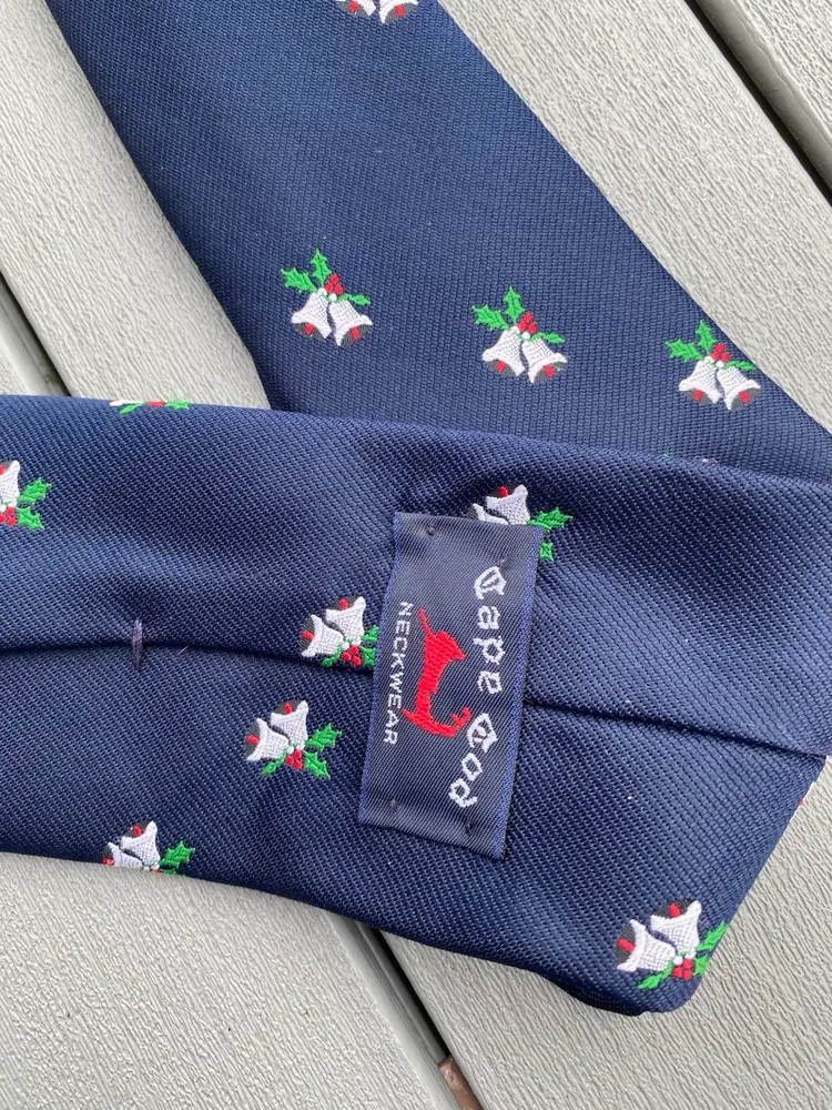 VINTAGE CAPE COD SILVER BELLS CHRISTMAS TIE