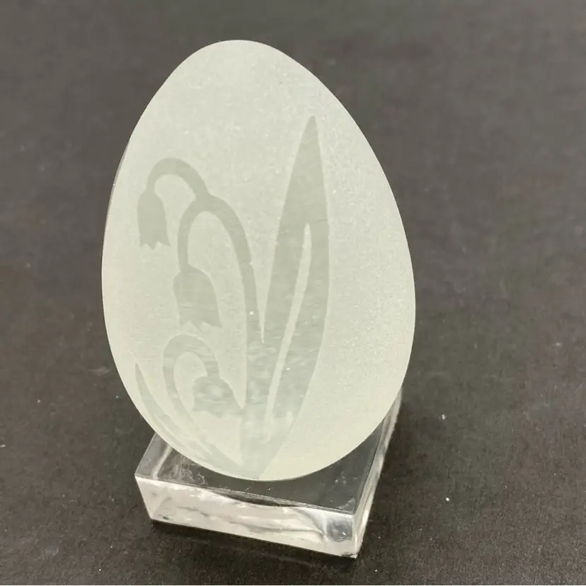 #2930 Etched satin glass egg with lily of the valley motif on a stand, 3 inches.