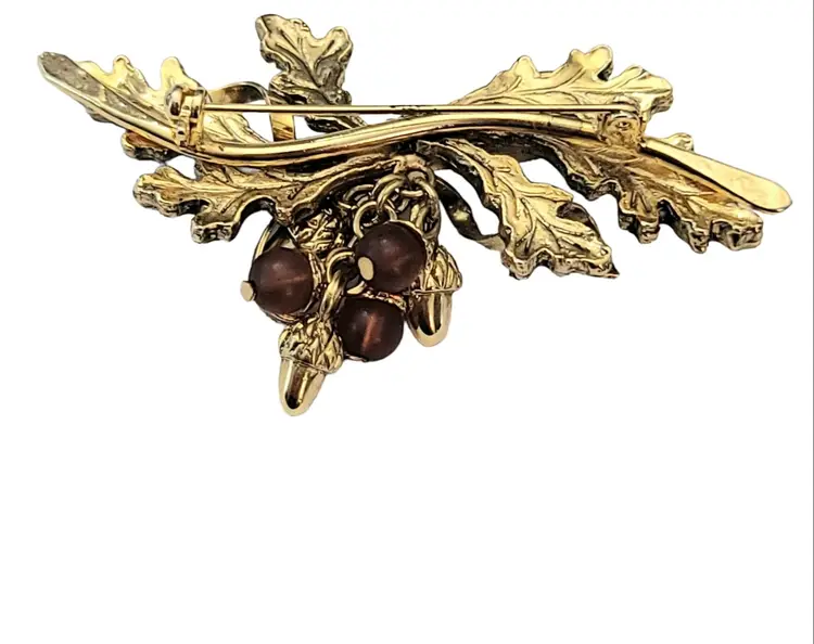 Gold Tone Oak Leaf Articulated Acorn Beads Pin Brooch, M1001