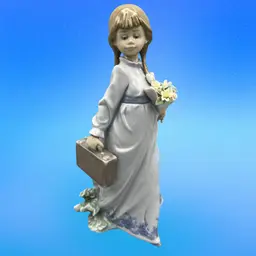 Lladro 7604 School Days Girl With Lunch Box & Flowers No Box 8” Tall