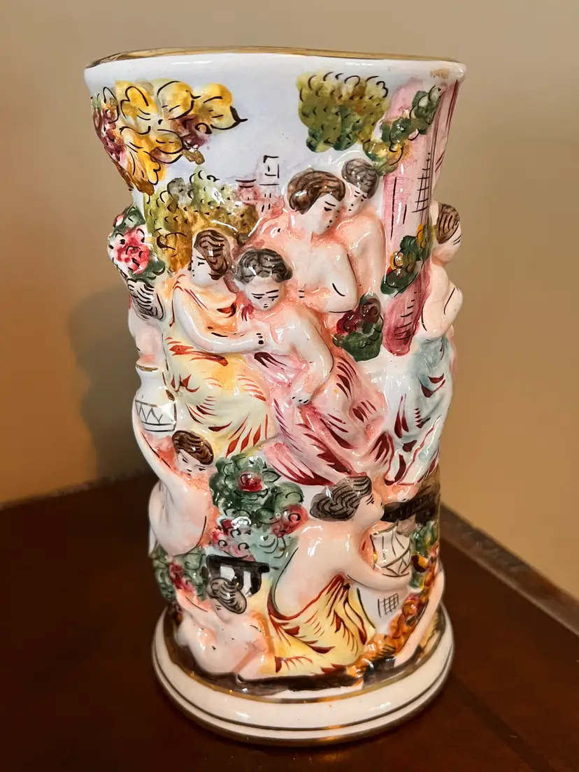 Capodimonte Victorian Cherubs Vase
