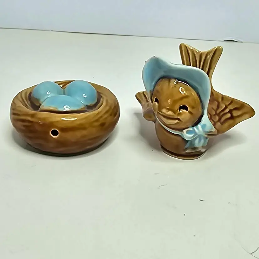 Vintage Momma Bird And Nest Shaker Set