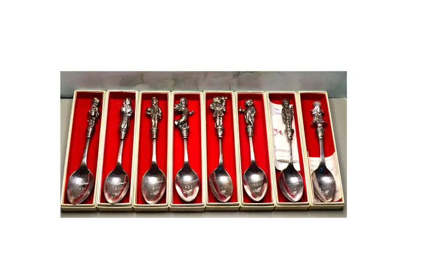 Reed & Barton Christmas Spoons Set of 8 Vintage Figurine Handles Boxed NOS 1980s