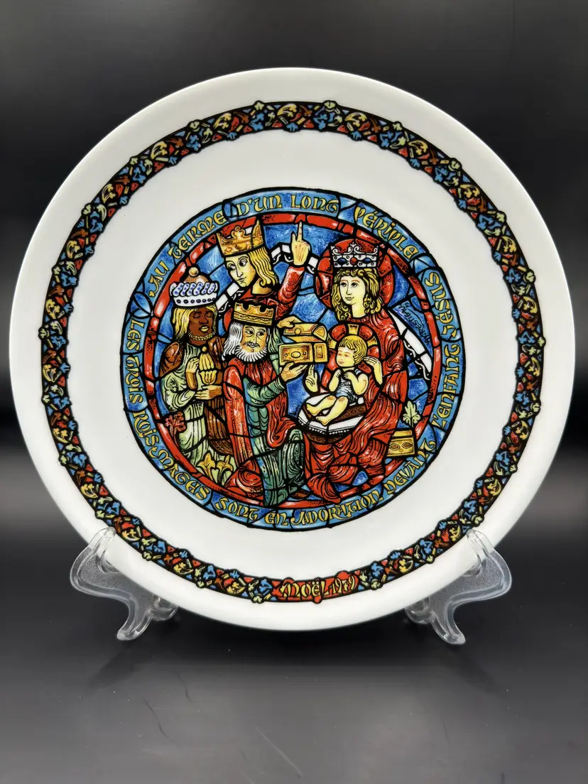Vintage 1979 Noel Vitrail #5 : L’Adoration Des Rois Christmas Holiday Porcelain Plate, By Henri D’Arceaul, Made In France