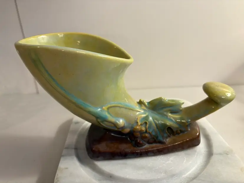 Roseville Wincraft Green 1948 Mid Century Modern Pottery Cornucopia Vase