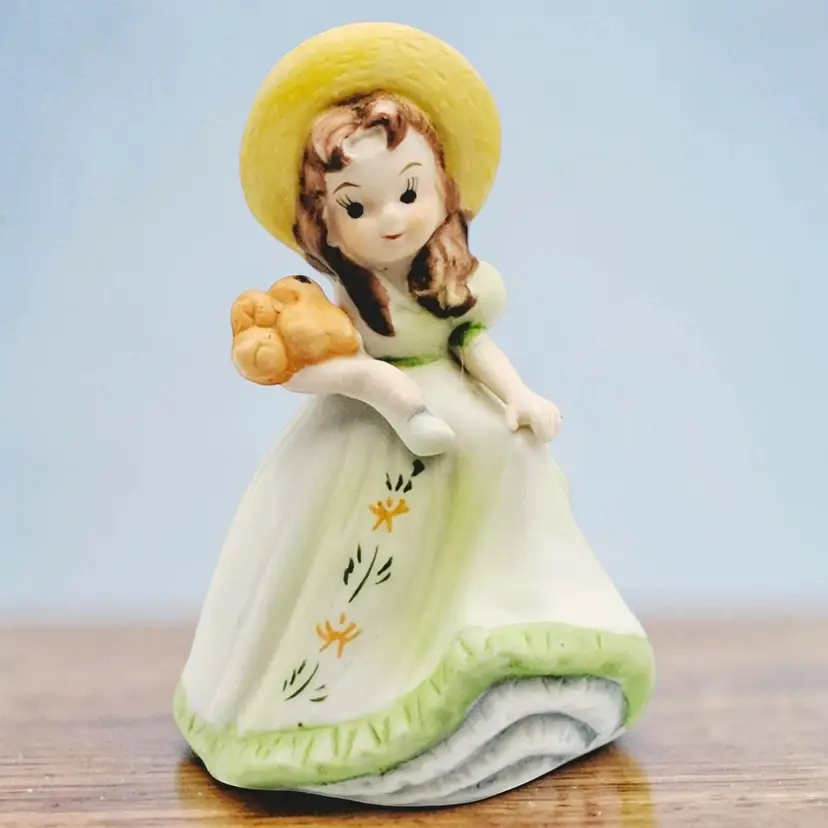Vtg Big Eyelashes Girl Green Dress w Bonnet & Flower Bouquet Bisque Figurine