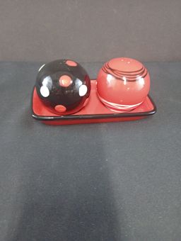 Vintage Bella Casa For Ganz Red Black and White Salt and Pepper Set