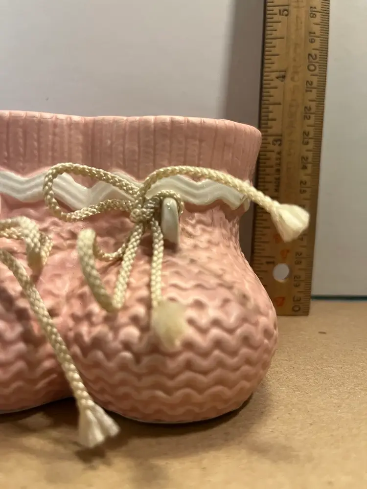 #90 Small Vintage Pink Ceramic Lefton Baby Girl Booties Planter 1986