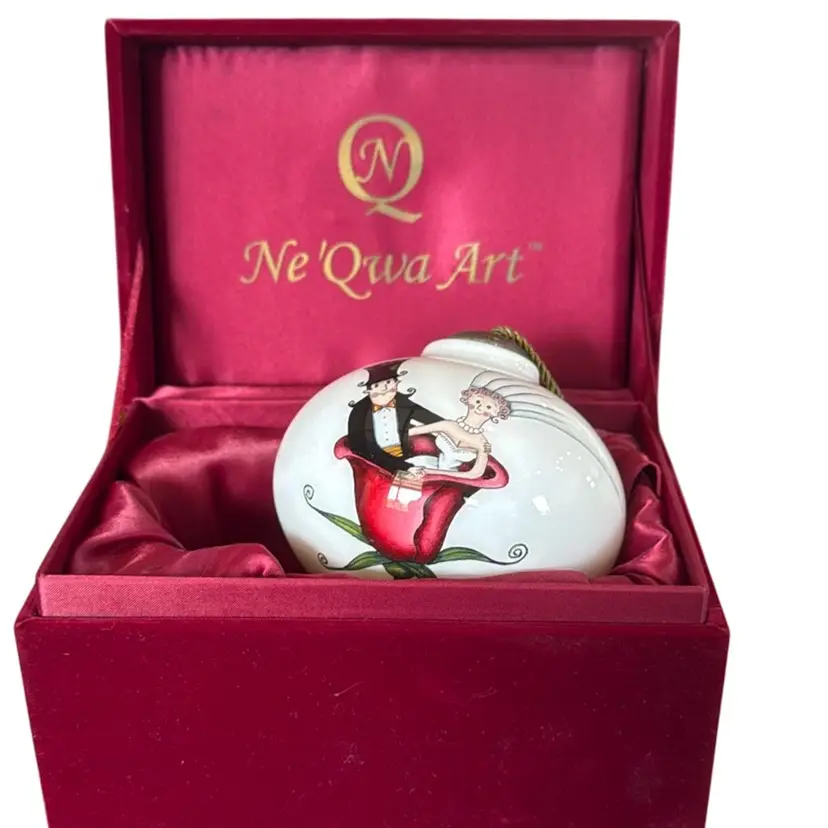 NE'QWA Art Scottland Bed of Roses Bride & Groom Ornament by Clare Mackie New