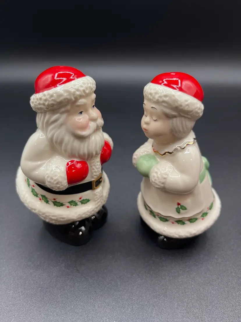 **🧑‍🎄🎅 New Lenox Kissing Santa And Mrs Claus Salt & Pepper Shakers 4”🧂