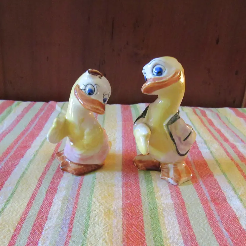 VTG 1960's Donald and Daisy Duck Salt & Pepper Shakers