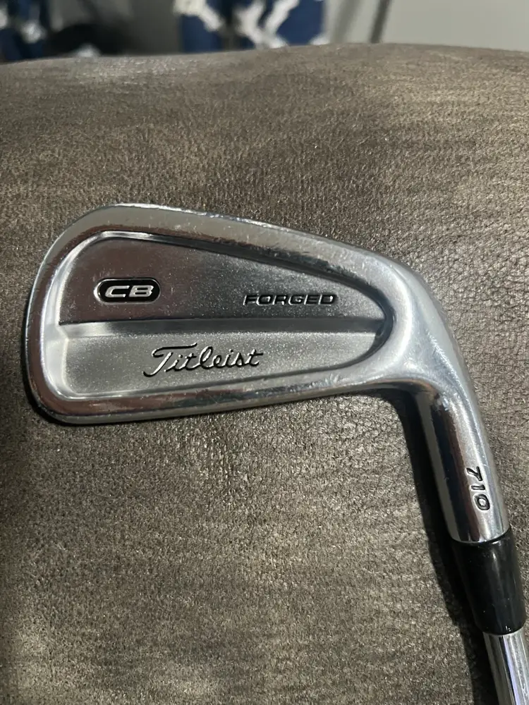 Titleist 710 CB Iron Set~ Pw-4~ Dynamic Gold S300 Shaft~ Golf Pride Midsize Grips