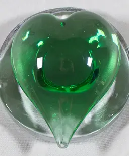 Art Glass Green Heart Paperweight 4"
