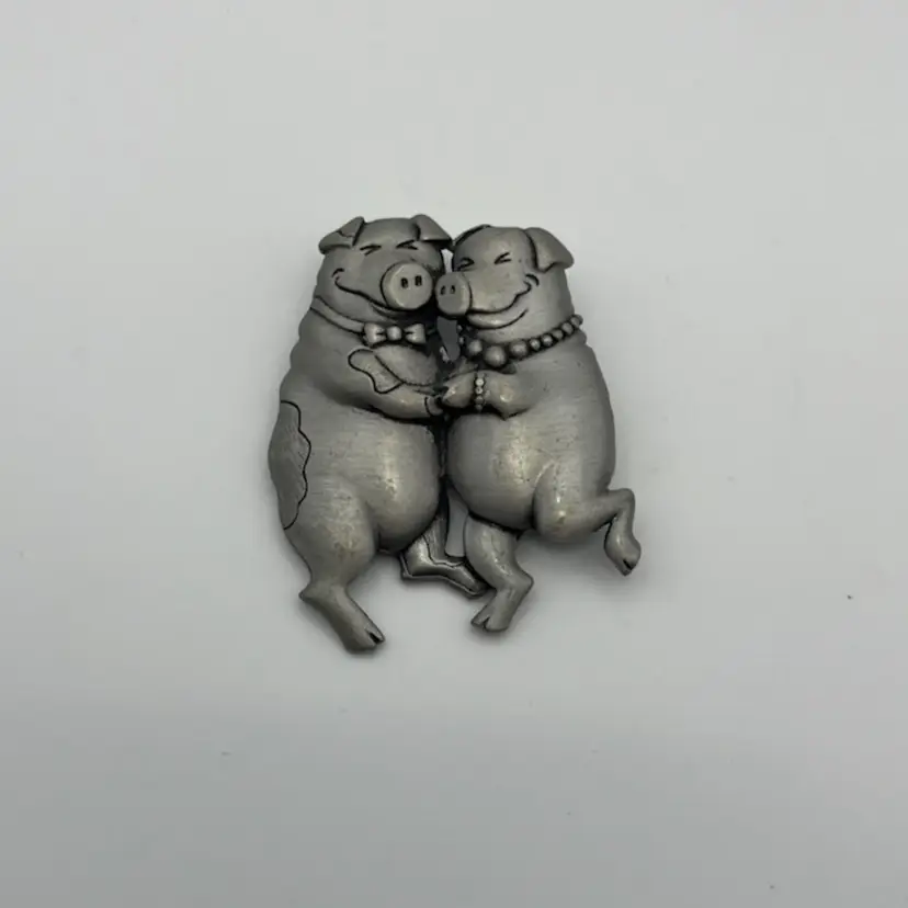 #J5 - JJ Dancing Pig Brooch