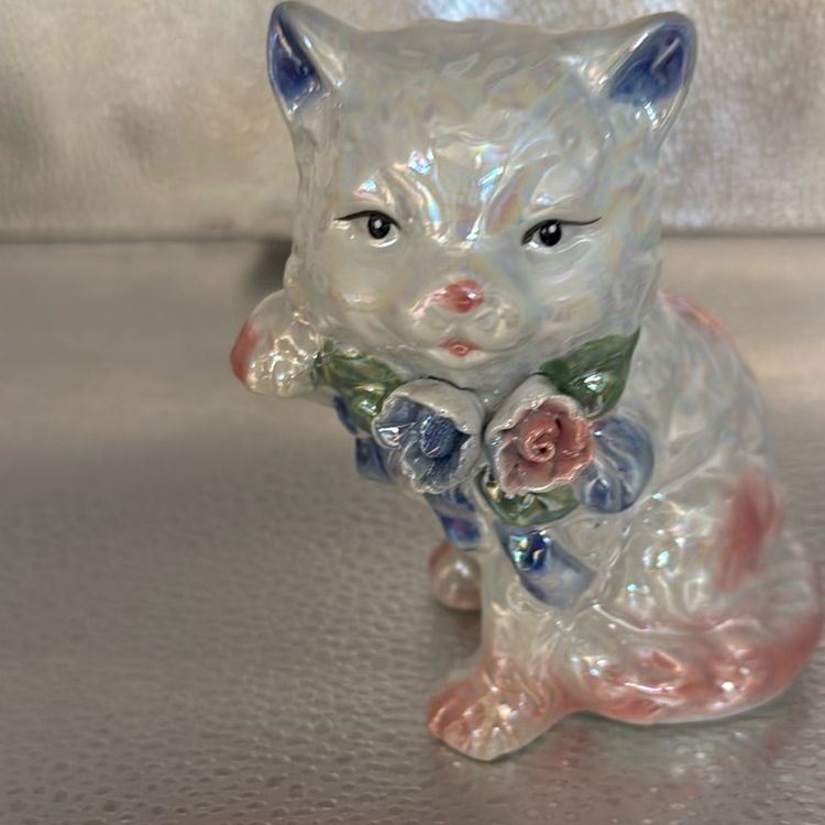 Vintage Iridescent Lusterware Pearlescent Shiny Glaze Cat