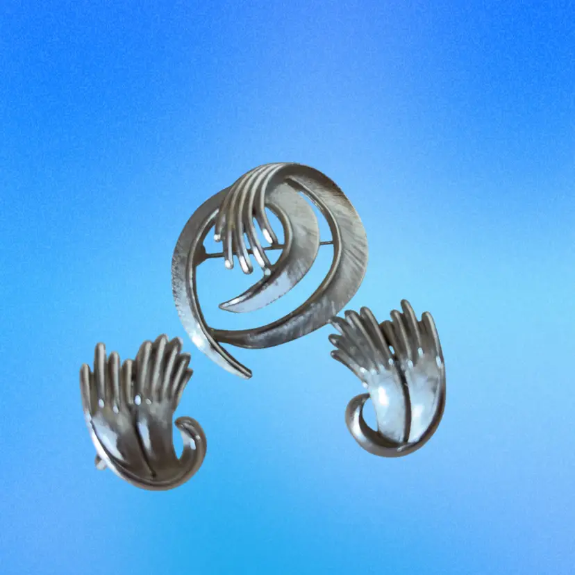 Vintage Trifari Swirl Design Brooch