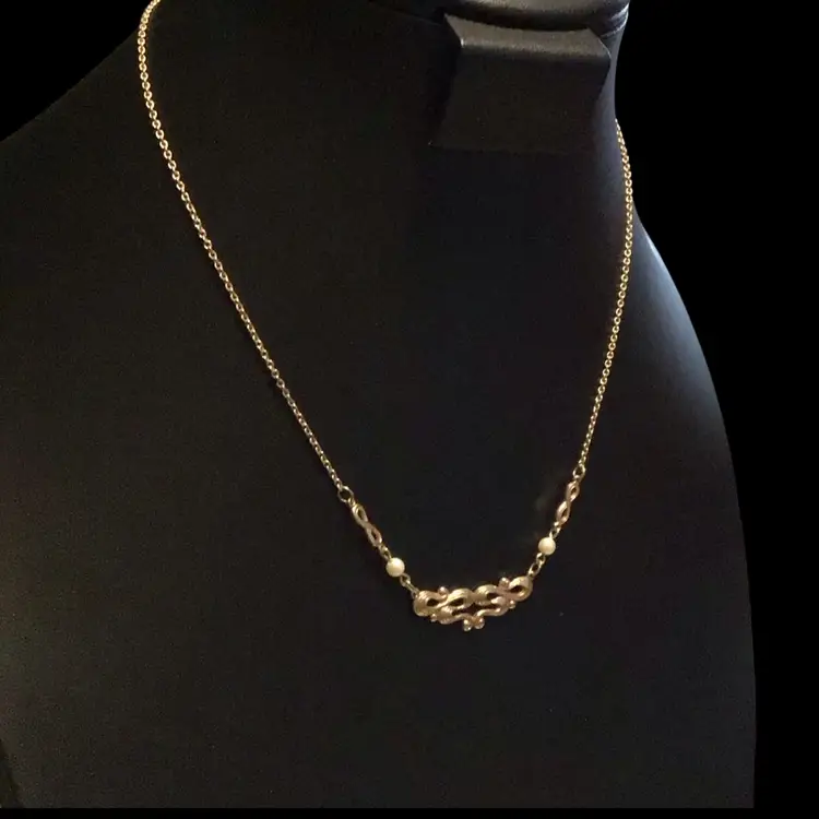 Vintage ‘Avon’ Necklace