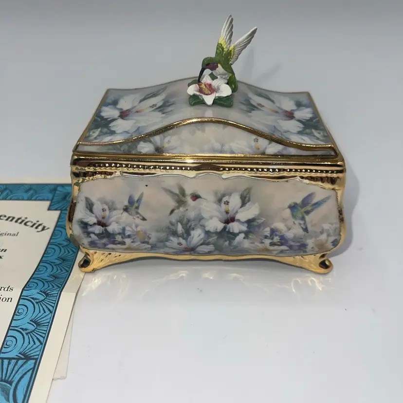 2015 Lena Liu's Jewels Of The Garden Porcelain Music Box Porcelain With COA