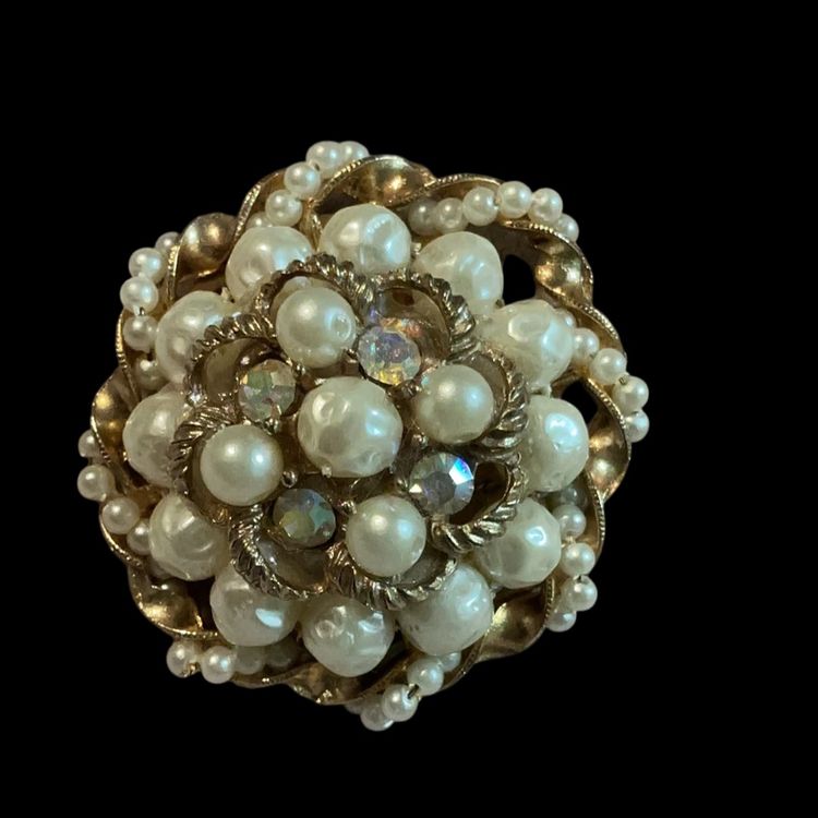 Vintage Goldtone Faux Pearl Cluster Brooch With Iridescent GL Rhinestones . Beautiful Brooch!!!
