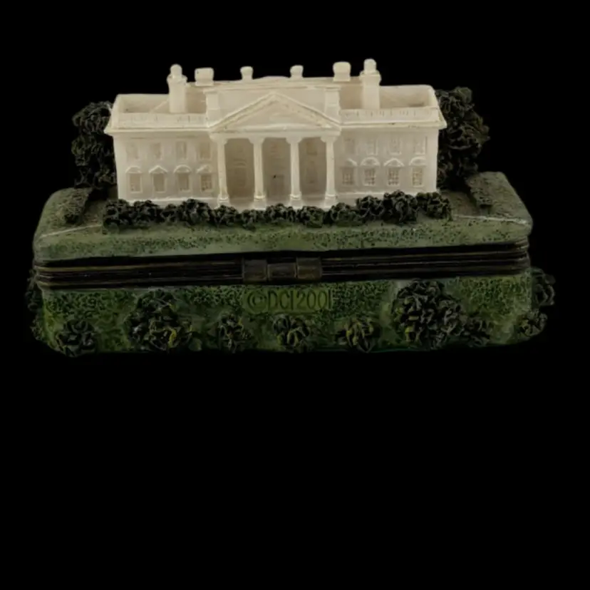 Vintage 2001 White House Trinket Box With Trinket
