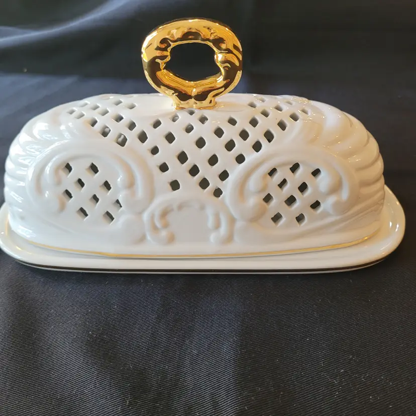 Vtg Porcelain Treasures Lattice Look Butter Dish W/Lid 4.5 x 8.75 in