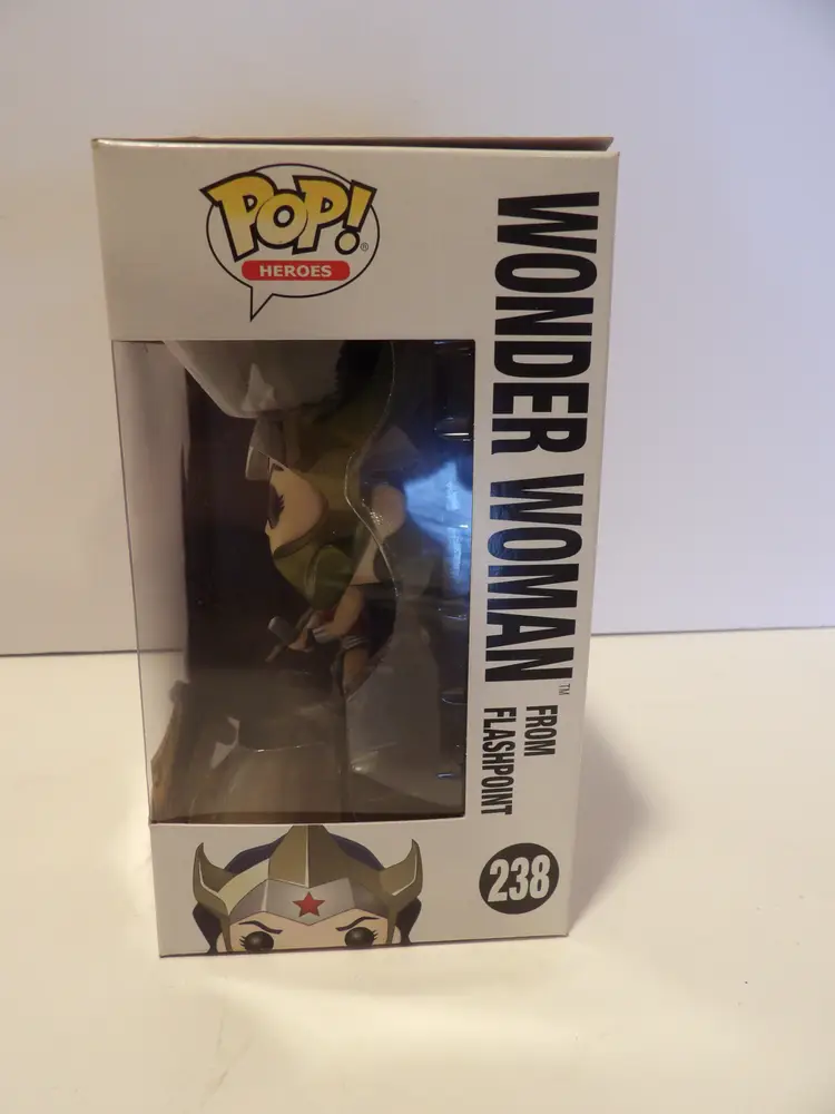 * DC Super Heroes Wonder Woman From Flashpoint Hot Topic Exclusive Funko Pop