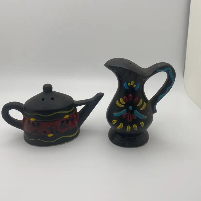 Vintage Hand Painted Salt And Pepper Shakers With Stoppers. Made In Japan. Folk Art Style. Coffee And Tea Pots. 3 In Tall 2 In Tall Some Paint Wear