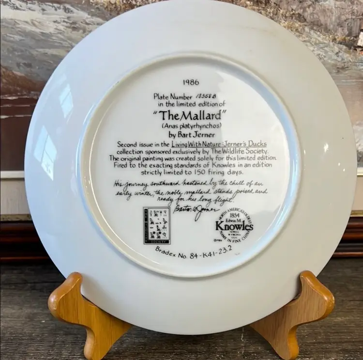 KNOWLES 1986 “THE MALLARD” DECORATIVE PLATE