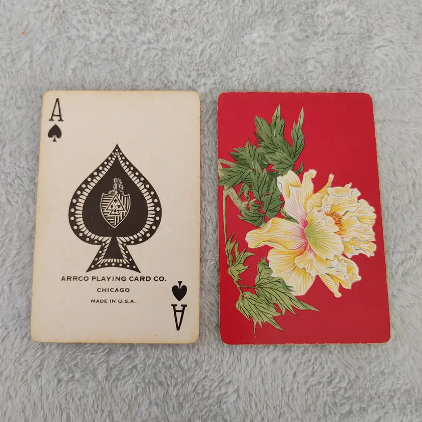 1 Single Swap Card - Playing Card. Yellow flower. Print of woodblock artwork by Shodo Kawarazaki. Vintage 1976.Dimension 2.5 x 3.5. Read description.