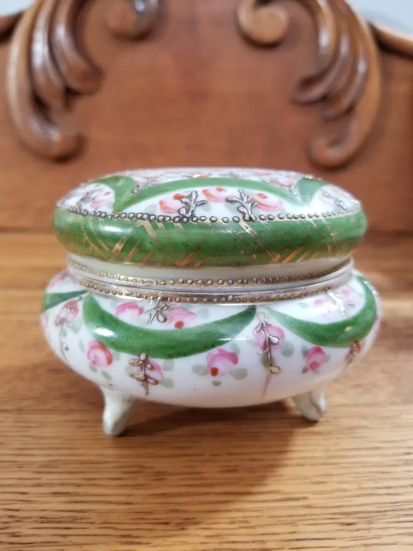 ✨ Antique Japanese Hand-Painted Vanity Jar | Moriage-Style Raised Enamel | c. 1900–1920
