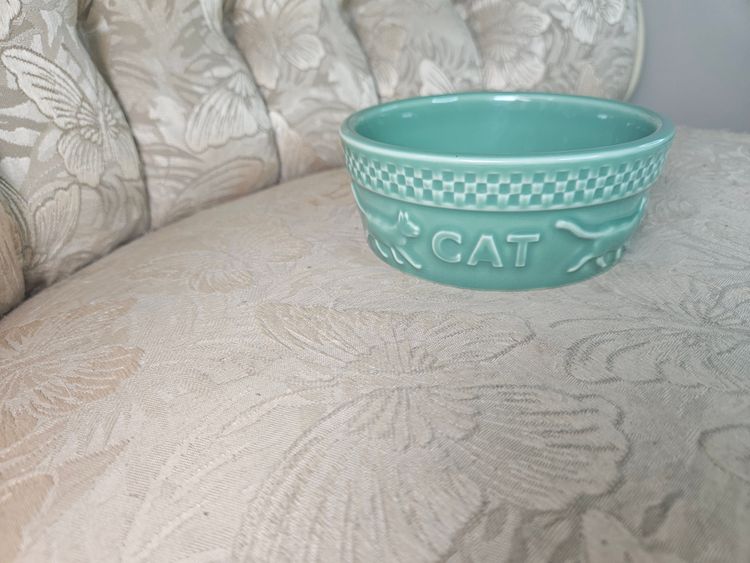 Green Longaberger Mulligan stoneware cat bowl