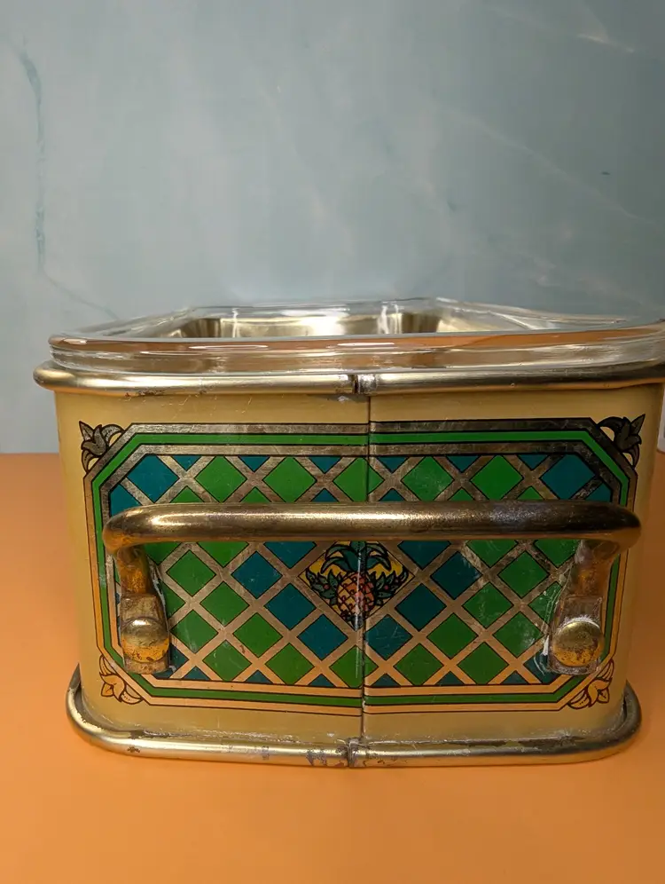 1981 Teleflora Metal Cradle With PYREX 213 1.5QT glass Baking Dish