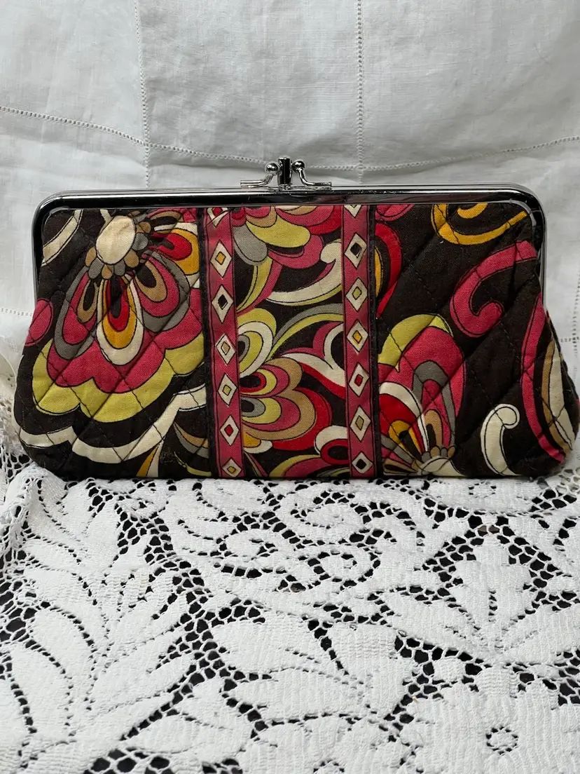 #01 119  Vintage Retired Vera Bradley Puccini Kiss Lock Clutch/Wallet 3 Compartments 8.5" X 5.25" Open 4.5"