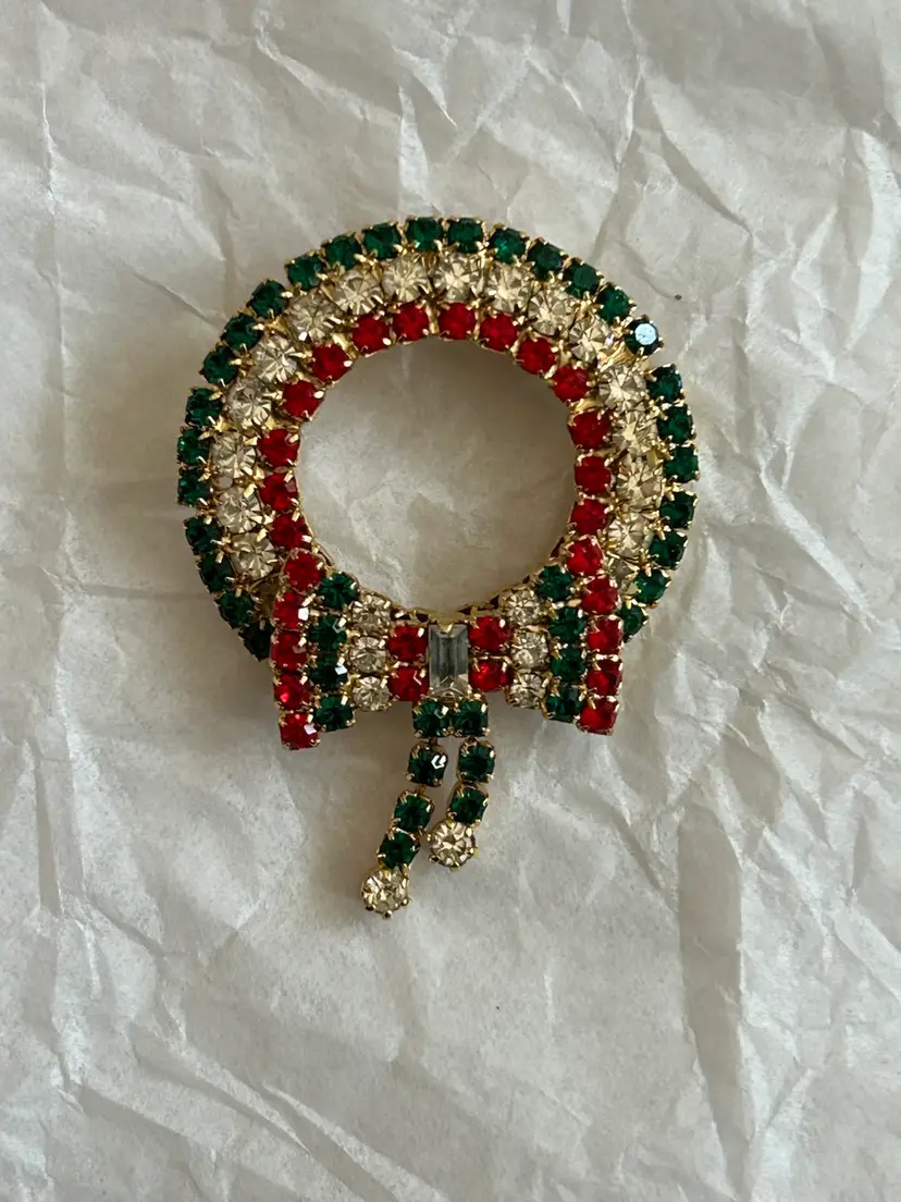 Vtg Christmas Wreath Bow Brooch 1.75” Red Green Clear