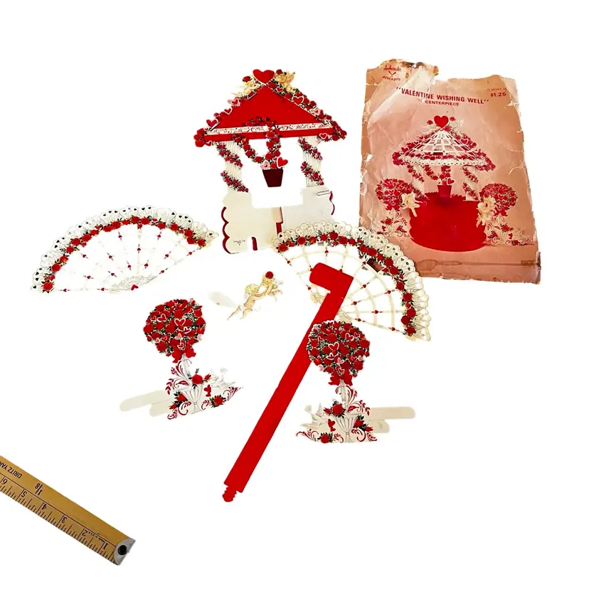 34 Vintage Valentine Wishing Well Centerpiece