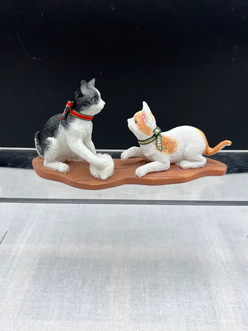 Vintage Resin/Composite Two Cats Playing With A Ball Of Yarn Figurine