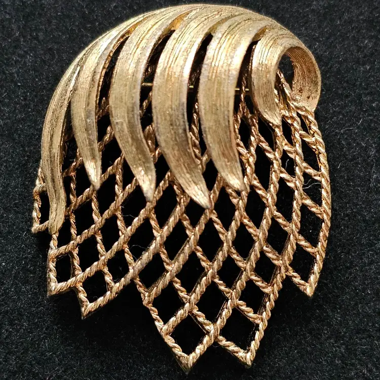 MONET lettice Goldtone Signed Brooch