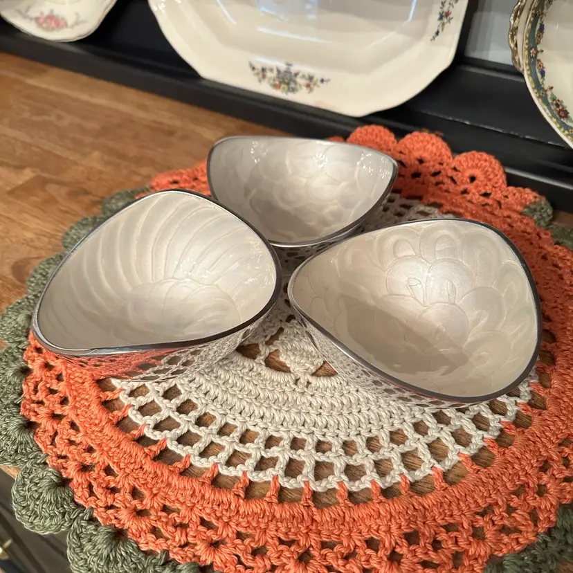 Stunning Simply Designz Nut Bowls, Set of 3