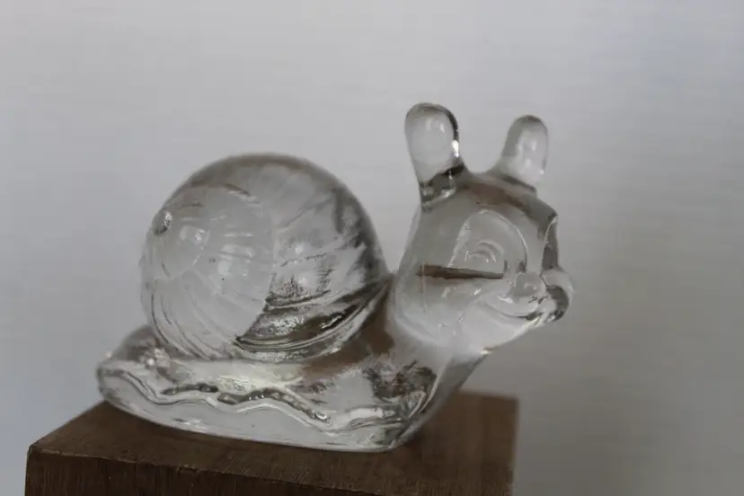 ADORABLE GOEBEL ART GLASS/CRYSTAL HAPPY SNAIL 3" TALL PAPERWEIGHT/FIGURINE
