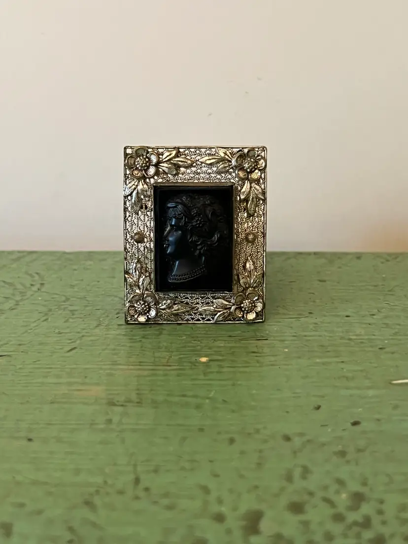 Antique Mourning Cameo. 1920s Czech Black Glass Cameo. Gilt Brass Filigree Pin Brooch-Broken Clasp.