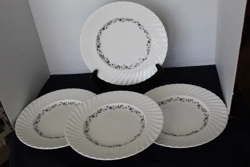 Royal Worcester 1961 Petite Fleur Salad Plates Set Of 4 638809