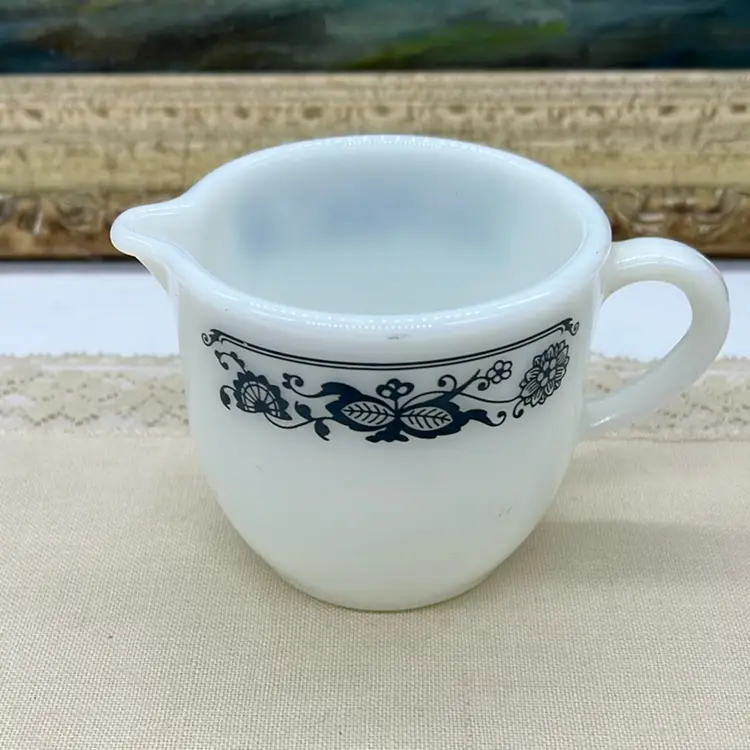 Pyrex Creamer Country Farm