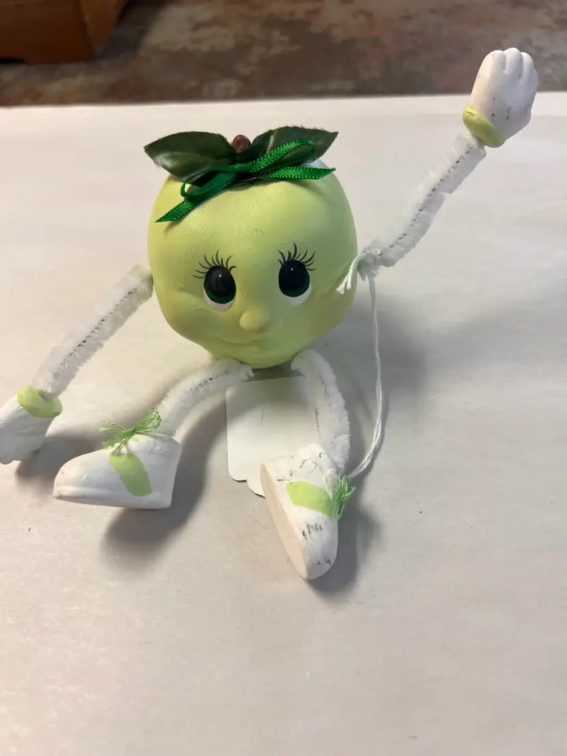 Vtg Anthropomorphic Ceramic Pipe Cleaner Shelf Sitter Figure Green Apple